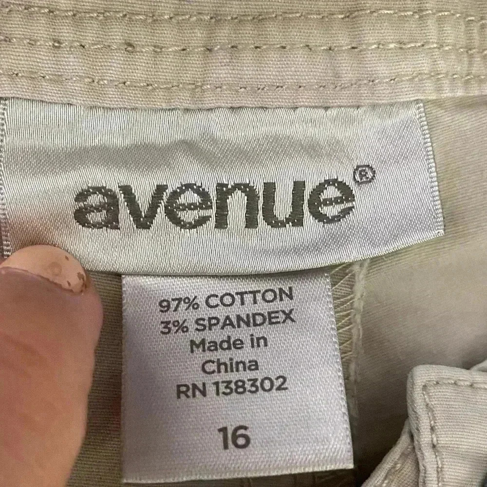 💥Avenue Women Plus Size Beige Lightweight Capri Trousers Pants 16 - Picture 5 of 8